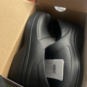 Slip-Resistant Tread clog crocs Black